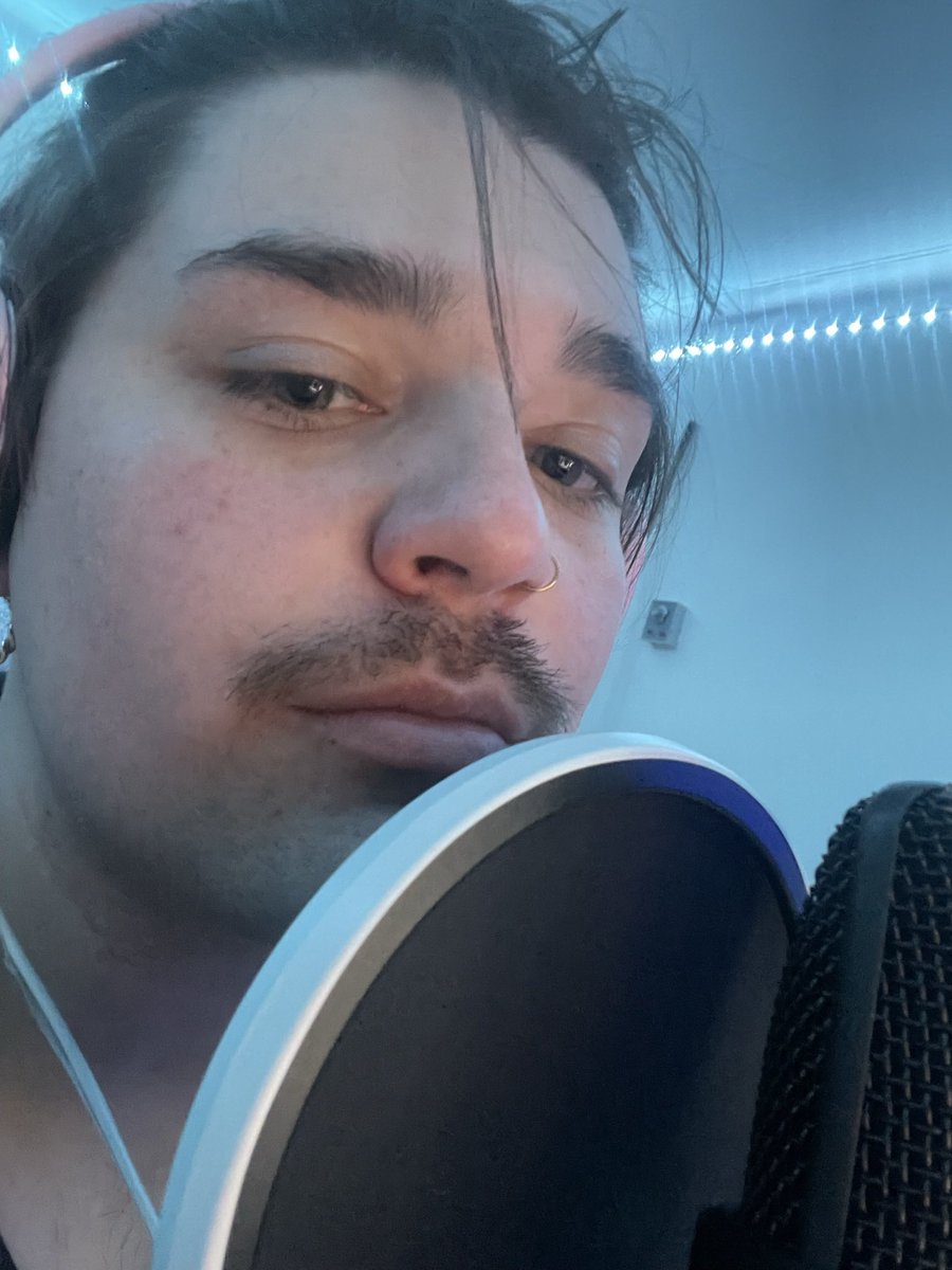 One year ago today I was sat in <a href="/prismarinaYT/">prismarina</a>’s house (very drvnk because of nerves) recording myself as Bertha for the very first time. 💜