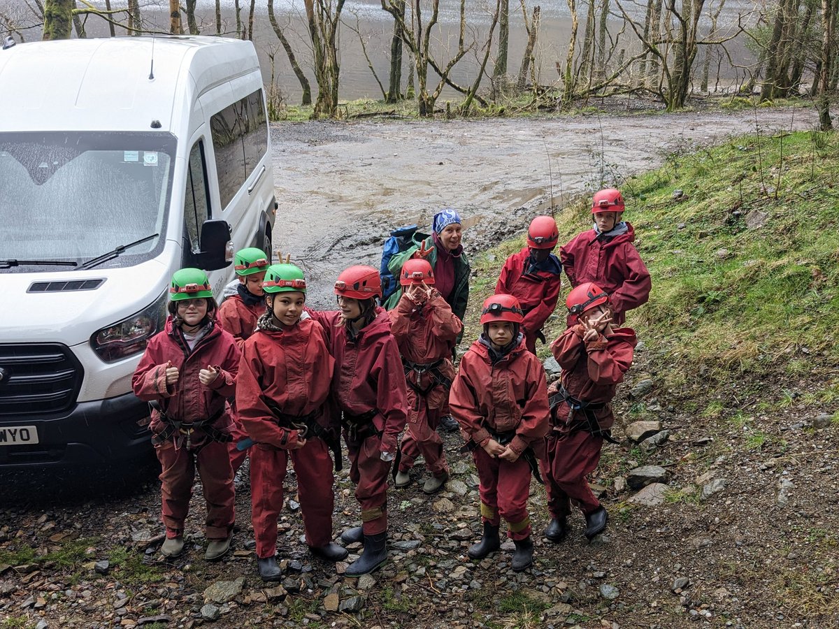 Mr_Scobbie's tweet photo. Group 1 have been on a journey to the centre of the earth. Lowered down into an underground cave and then exploring the darkness with head torches.

@MrsRhodeCV 
@Castleview_PS 
@mrspearsoncv https://t.co/dtH3WlLOly