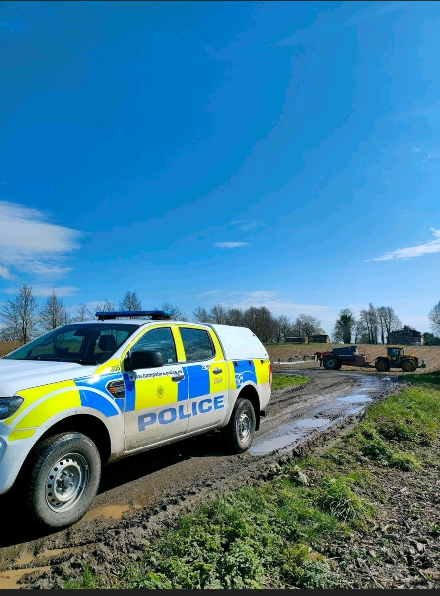 We are out on patrol today and we are thoroughly enjoying the Spring weather! #HantsRural #PCAmyG #3683