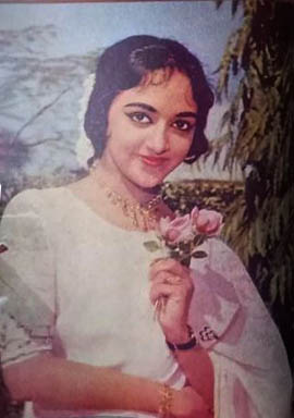 Hema Malini featuring in magazine photo shoot in 1966. #hemamalini #dreamgirl #60s #bollywoodflashback