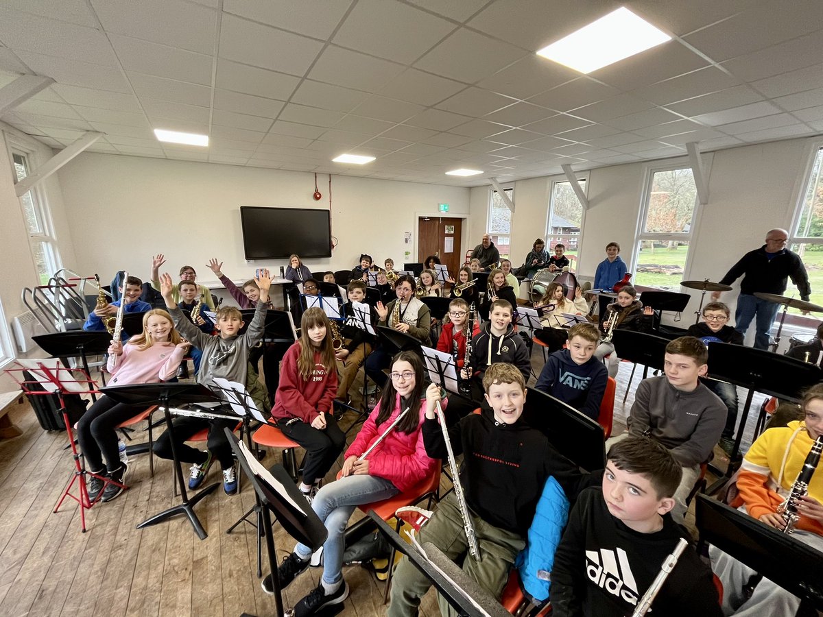 EACMusicService's tweet image. Introducing our fabulous Junior Concert Band 💫 They are having a brilliant time at Dounans and are sounding incredible! 👏 #hugeband #hugenoise #residentialcourse @EacEducation