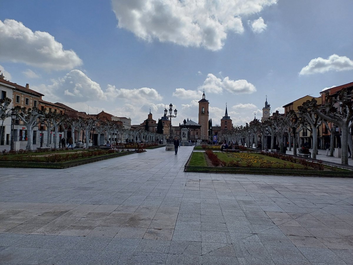 MonsieurFarrell's tweet photo. Lovely visit to Alcalá de Henares this afternoon! On our way back to school now for one last afternoon and evening with Spanish partners and families before an early start to head home tomorrow 🇪🇸 #PHSSpanishExchange24 https://t.co/4WhTrcTafI