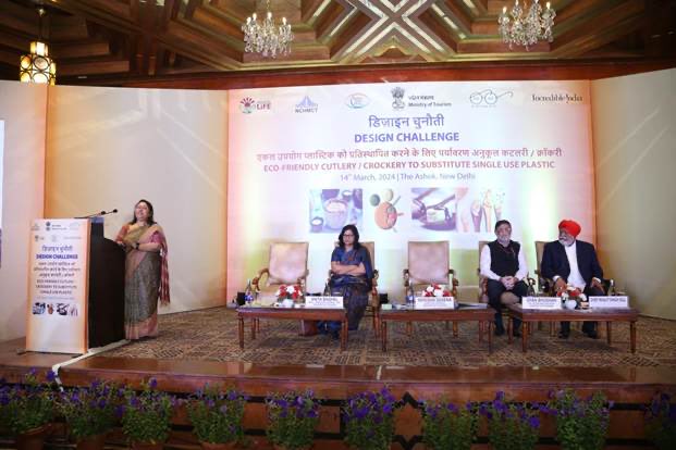 Ministry of Tourism hosted an award ceremony for the winners of ‘Design Challenge: Eco-Friendly Cutlery and Crockery to Substitute Single Use Plastic’ along with an exhibition of edible crockery and cutlery ▶️pib.gov.in/PressReleasePa… @tourismgoi @ManishaSaxena10