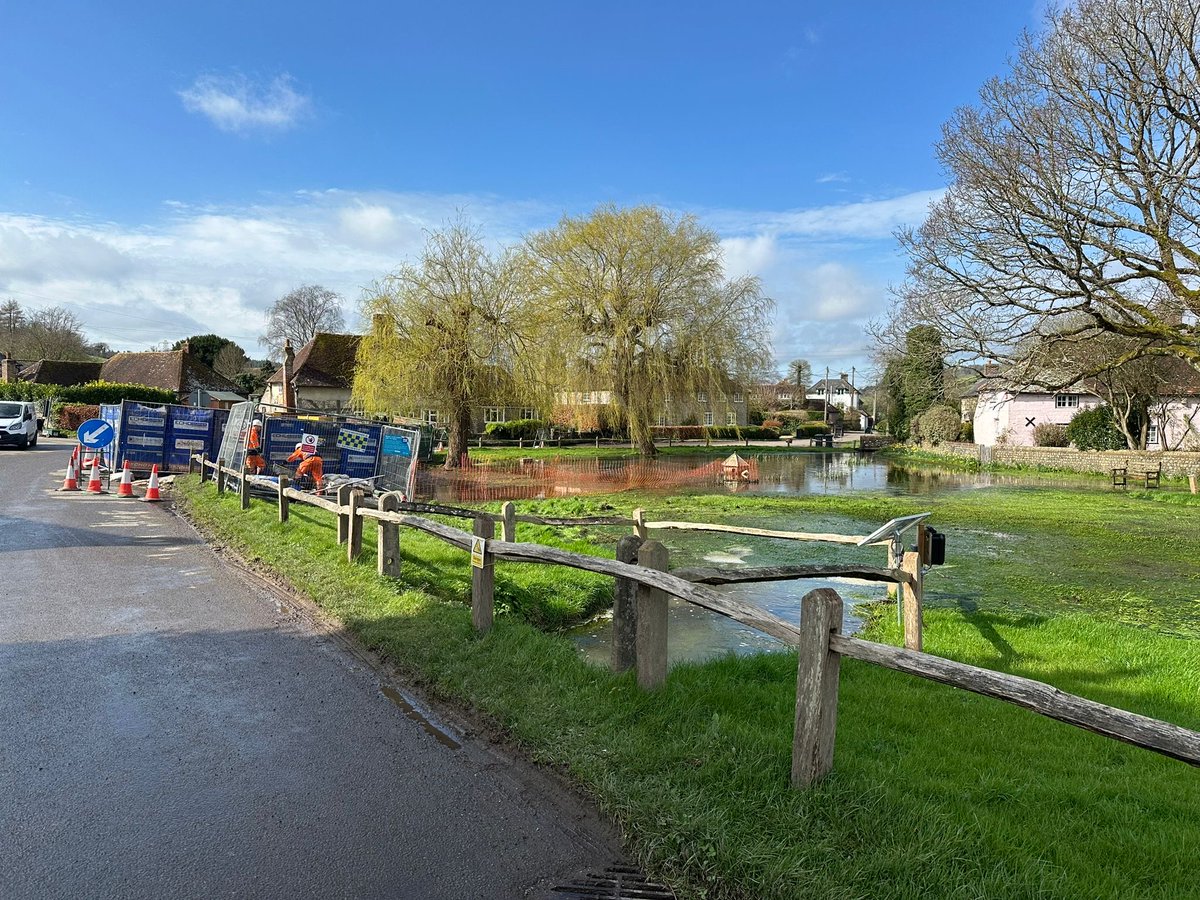 East Dean, West Sussex <a href="/SouthernWater/">Southern Water</a> doing their thing 🆘