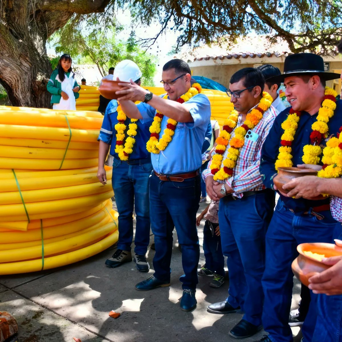 OscarBarzon's tweet photo. Reinicio del proyecto de construcción de la red de distribución de gas domiciliario. 
Mejoramos la calidad de vida de 763 familias del Valle de la Concepción. https://t.co/vEHYov3M5x