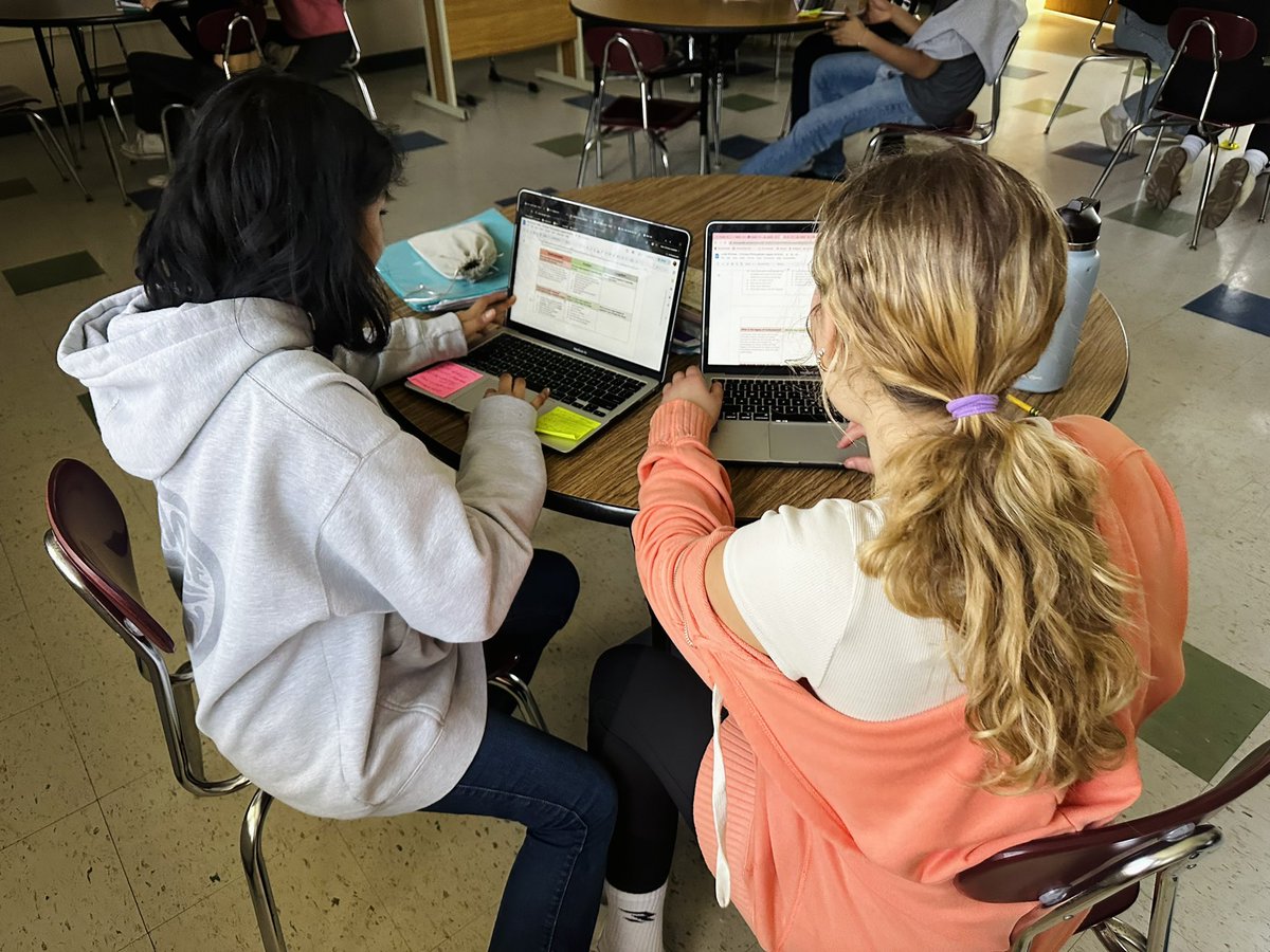8th graders participated in a jigsaw activity 🧩 this week. They read/analyzed sources and became masters of one of the ancient Chinese philosophies: Confucianism, Daoism, or Legalism. Then, they taught a classmate about what they learned. 🌏 #WeRBeach #MoreTambo