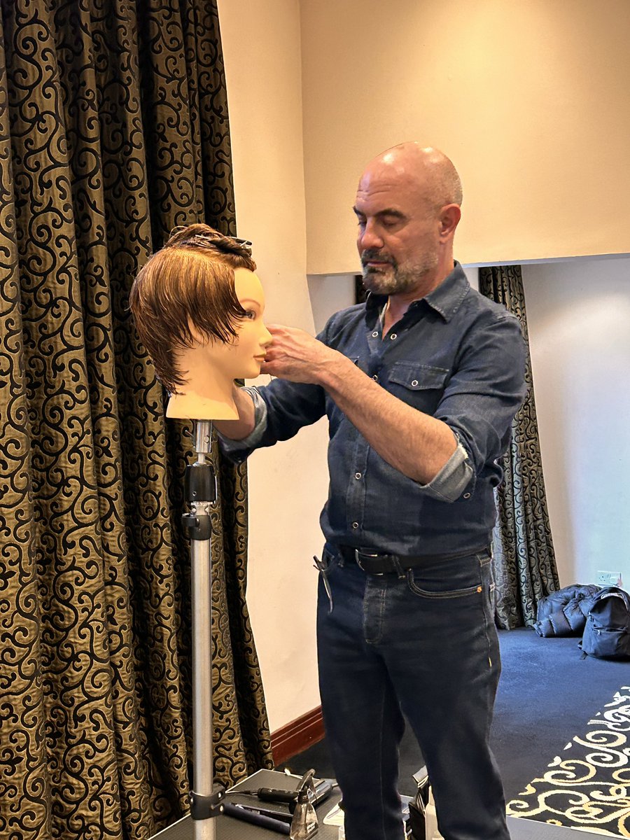 Allisonwerner14's tweet photo. We are @BrynMeadows today with the #Hair &amp; #Beauty students @coleggwent for the #Enterprise #Employabilty Expo. We are joined by @A_Barton and a host of employers @ParkwayHotelSpa @TheCelticManor @_businesswales @PrincesTrust @CGforEmployers https://t.co/LAbF9SFfzp