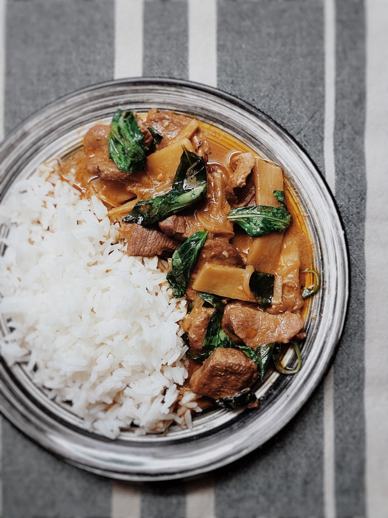 I LOVE THAI CURRY!
Red Thai Curry with Duck, Bamboo Shoots & Basil.
Pic © Rosa Mayland.
#ThaiCurry #RedCurry #Spicy #Basil #Duck #BambooShoots #JasmineRice #Food #Delicious #ThaiFood #AsianCuisine #Cooking #Lobo #Organic #Coconut #FoodPhotography