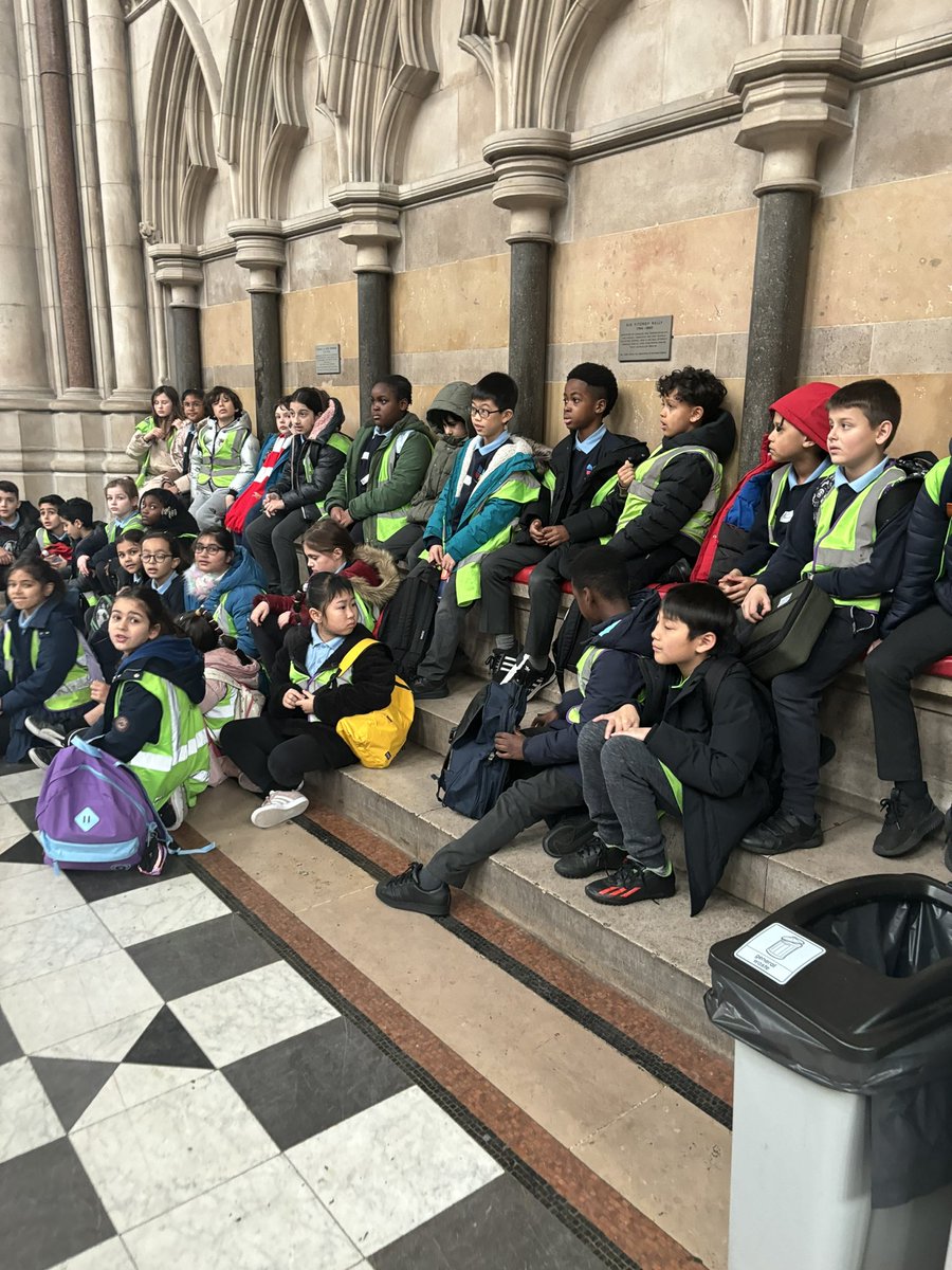 MbpsYear4's tweet image. What a lovely day! We have been exploring the Royal Courts of Justice as part of our Crime &amp;amp; Punishment topic 👩‍⚖️ 🧑‍⚖️ #millbrookhistory @CeMillbrook @LDBSLAT