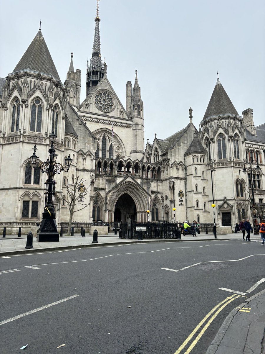 MbpsYear4's tweet image. What a lovely day! We have been exploring the Royal Courts of Justice as part of our Crime &amp;amp; Punishment topic 👩‍⚖️ 🧑‍⚖️ #millbrookhistory @CeMillbrook @LDBSLAT