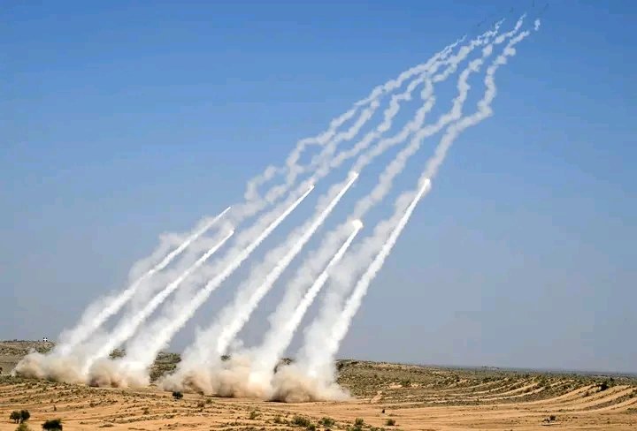 DeepakT31784502's tweet image. सौगंध मुझे इस मिट्टी की,।
   मैं देश नही झुकने दूंगा....।।

#ModiIsTheBoss ❤️