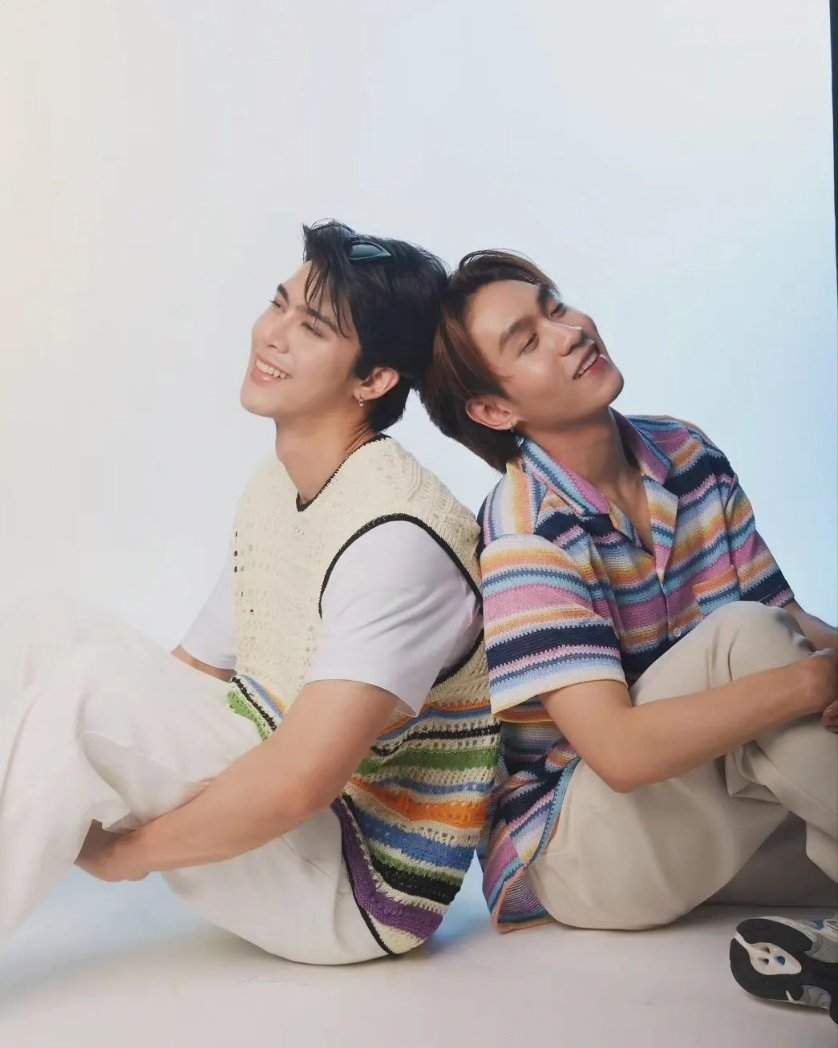 Lay_BLs's tweet photo. Abri o IG hj e a primeira coisa q vi foram essas fotos. E depois de alguns surtos e "Ai que lindos" eu comecei a chorar pq sou dessas. É tão difícil ter qq coisa deles juntos q quando sai é realmente muito especial e comemorado.
#NewDouble #houseofstars #houseofstarstheseries https://t.co/LcMnrUVmdJ