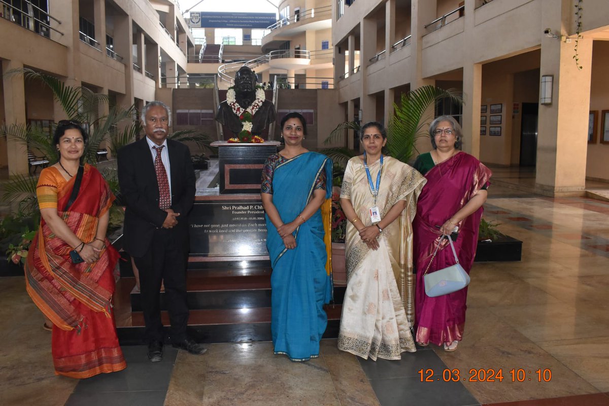 With Dr. Surekha Deshmukh, Chair, IEEE Pune Section; Dr. Vaishali Patil, Principal, @ISquareIT Pune; and Ar. Sujata Kodag & Ms. Meghana Vaidya of RedR India paying tribute to the legacy of Shri Pralhad P. Chhabria, Founder of @FinolexCables, @ISquareIT, Hope Foundation & FAMT.