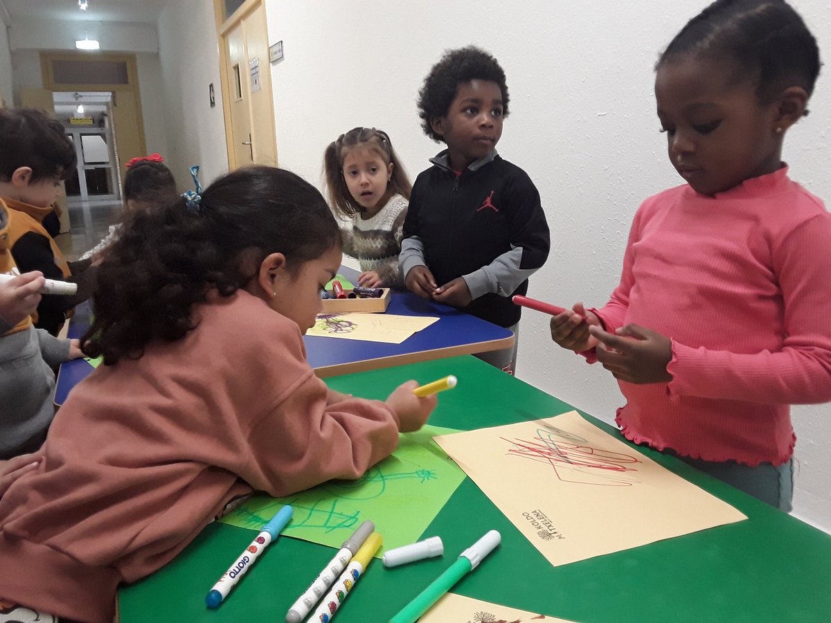 Ttipi-ttapa, ttipi-ttapa, KORRIKA!

Korrikaren hasiera ospatzeko, Markolako 2 eta 3 urtekook ere euskararekin bat egin nahi izan dugu, eta gure marrazkitxoak margotu ditugu. GORA KORRIKA, ETA GORA EUSKARA!
#koldomitxelenaikastetxea #errenteria #Korrika