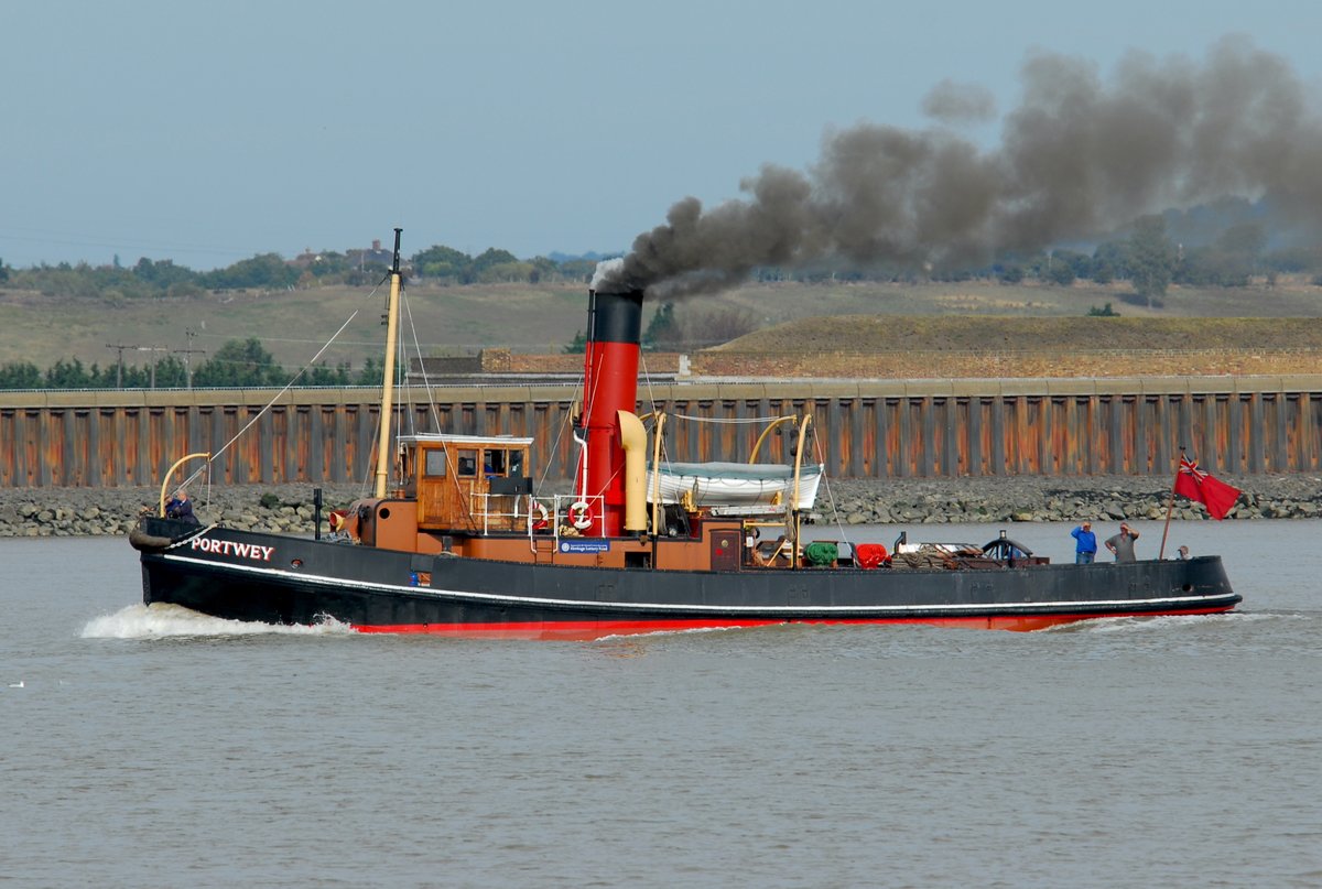 “FULL STEAM AHEAD”! Steam Tug Portwey launched in 1927, on the Thames near Gravesend in 2005. @NatHistShips @STPortwey #STPortwey #SteamPowered #Steam #MaritimeHeritage #SteamShip #Tug #Tugs #SteamTug #Gravesend #Thames #RiverThames