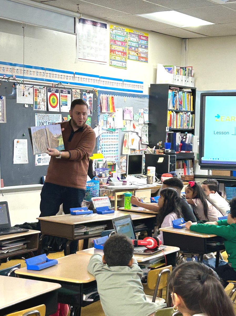 CISEasternPA's tweet photo. In honor of #ReadAcrossAmerica &amp; National Reading Month, the #CISEasternPA team read to students at elementary schools across #EasternPennsylvania 📖 

Thank you to our Community School Coordinators who assisted with helping to organize the day's festivities! #AllInForKids https://t.co/OiTi55Fxan