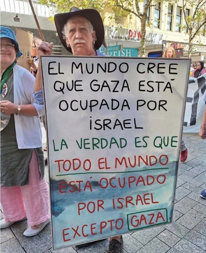 ultimocolinesio's tweet image. ¿Que notáis en este póster épico de doble de @FLMIRONES ?