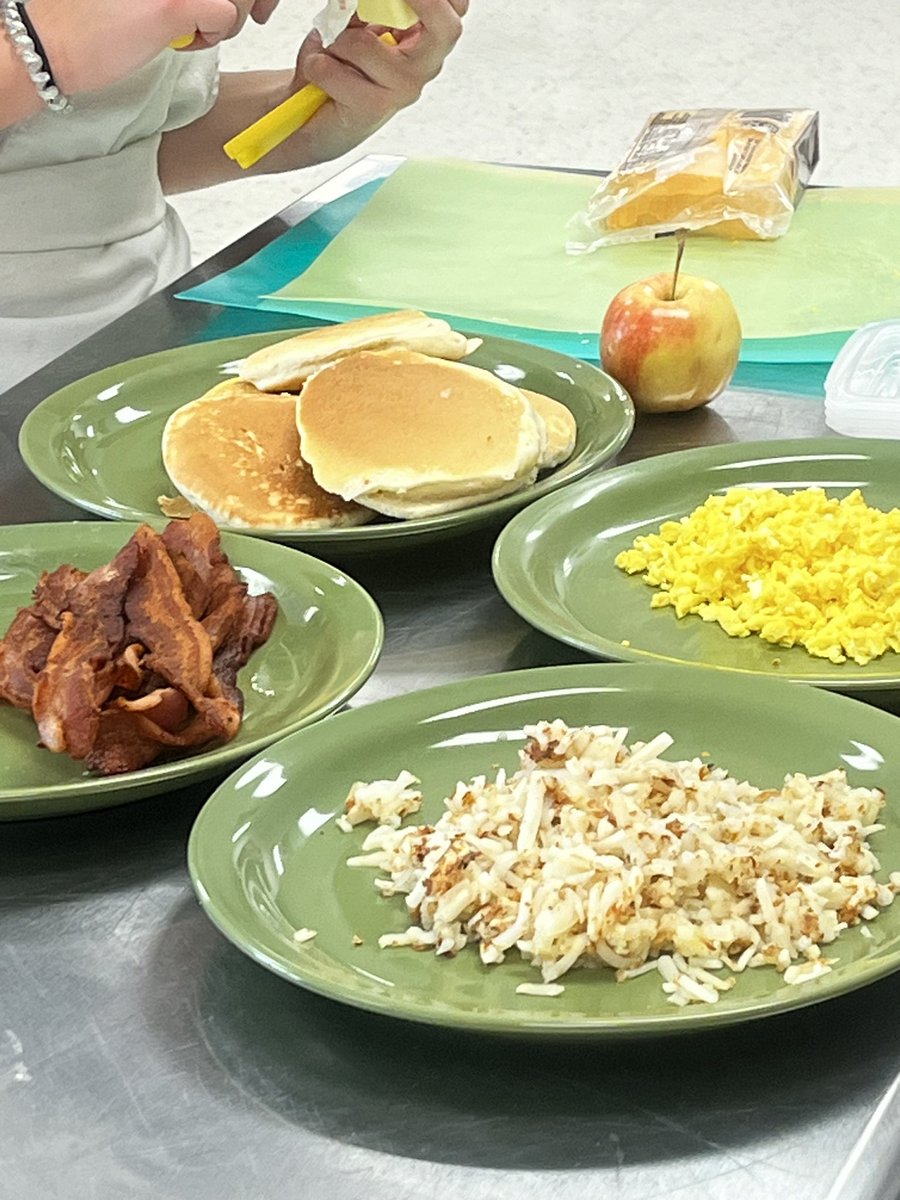 MrsHolmesFACSEd's tweet photo. Our Foods and Nutrition students did a great job utilizing MyPlate aspects to create a breakfast meal. Great job students implementing healthy cooking and meal planning skills. @CRHSRedWolves #myplate #IamCTE https://t.co/g4FlBrhFwY