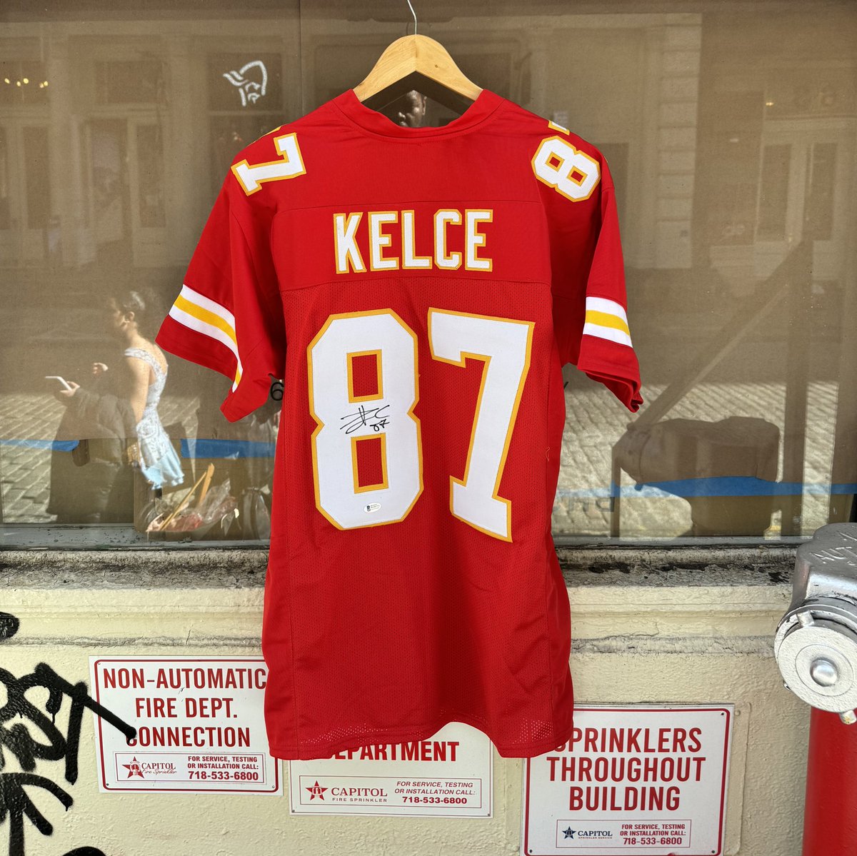 🏈🔥 Another custom @tkelce jersey for sale. Offseason is the sweet spot for finding deals!

Auth: @beckettcollect WH44231
Accepted payments: crypto, Zelle, applepay
Payment plans: @Klarna @AfterpayUSA @zip_usa just add fees

$495 Shipped (+$450 framed)
#MancaveDeals #nfl #Chiefs
