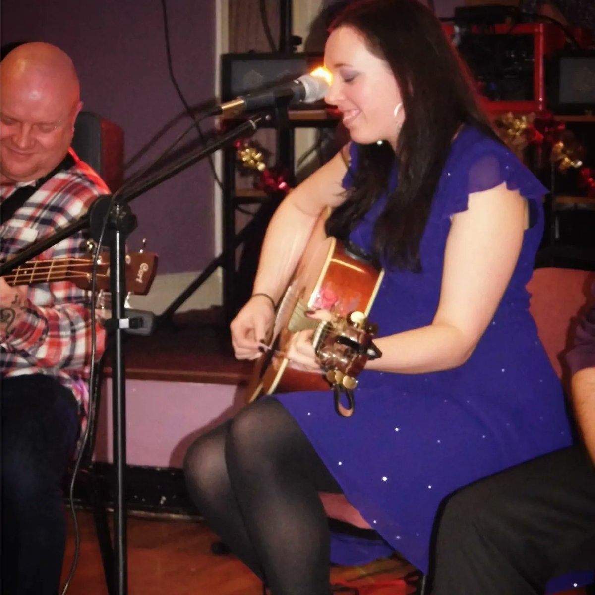 aggievansmusic's tweet photo. #Throwback to the classic "work band" at the office Christmas do, December 2013 🙌🏻
#TBT #ThrowbackThursday #GigMemories #Musician #Guitarist #Singer #OfficeBand #XmasDo #ChristmasDo #WorkDo #NightOut https://t.co/kT45dDclK4