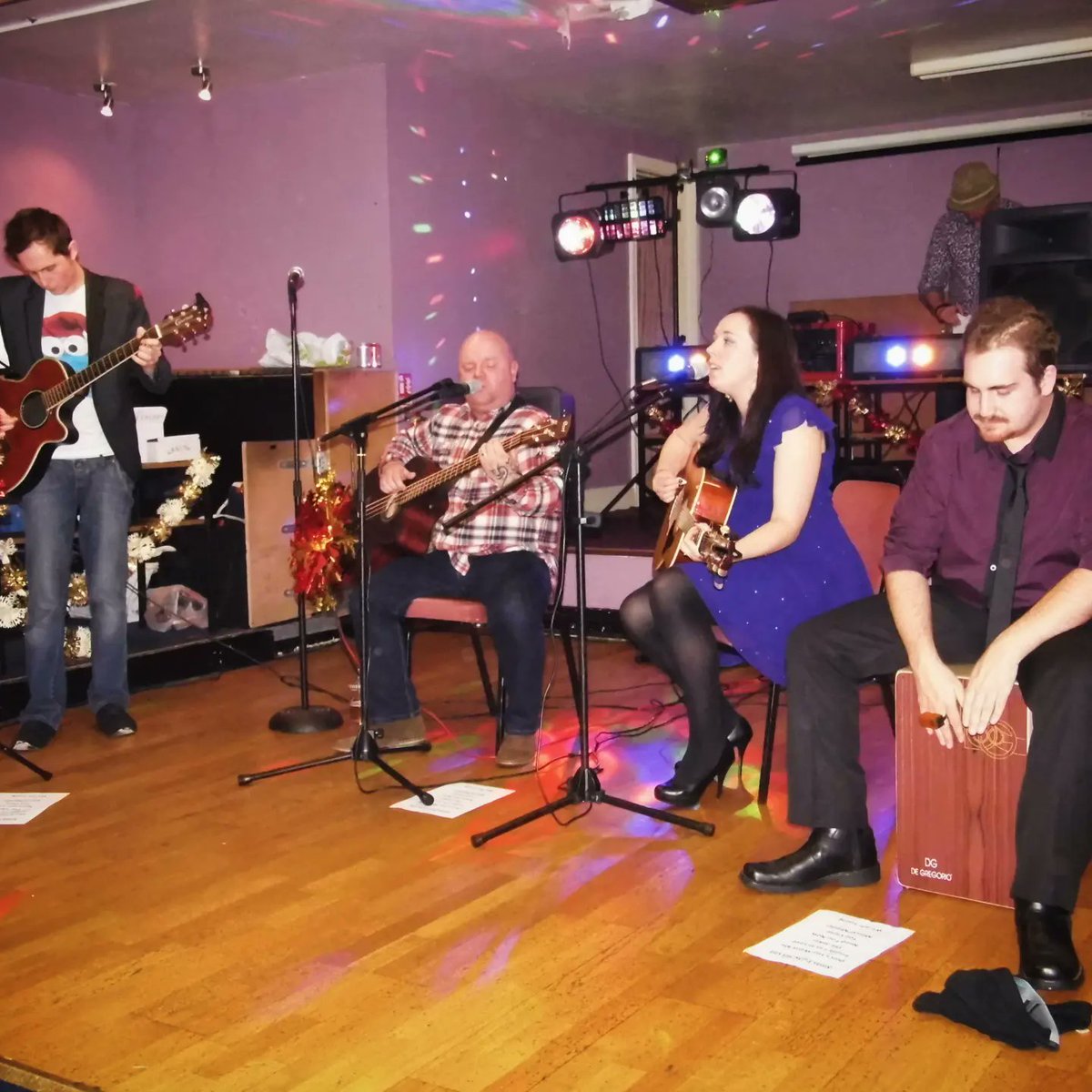 aggievansmusic's tweet photo. #Throwback to the classic "work band" at the office Christmas do, December 2013 🙌🏻
#TBT #ThrowbackThursday #GigMemories #Musician #Guitarist #Singer #OfficeBand #XmasDo #ChristmasDo #WorkDo #NightOut https://t.co/kT45dDclK4