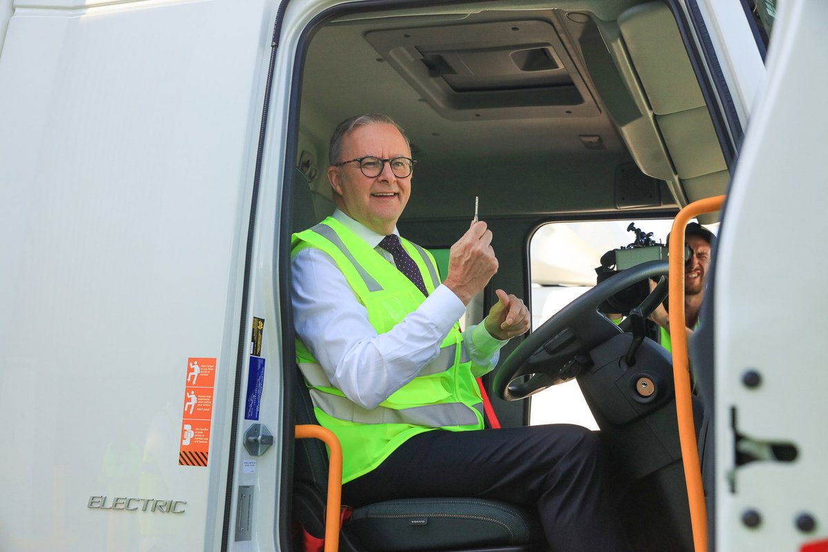 Excited to announce a partnership with @teamglobalexp, rolling out Australia's largest electric logistics fleet for a sustainable future! This collaboration, celebrated with @VolvoGroup & @AlboMP, showcases our commitment to #TransportDecarbonisation.

Read more 👇…
