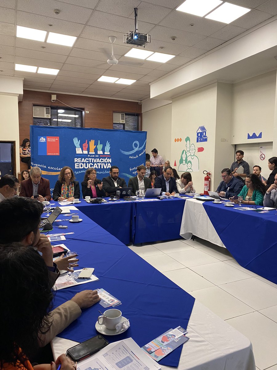Director ejecutivo de @amur_chile, @ccgonzalezt, participó en la presentación del Plan de Reactivación Educativa del <a href="/Mineduc/">Ministerio de Educación</a>, junto al ministro <a href="/nico_cataldo/">Nicolás Cataldo 🌳🧔🏻‍♂️</a> y la subsecretaria <a href="/AleArratiaM/">Alejandra Arratia Martínez</a>