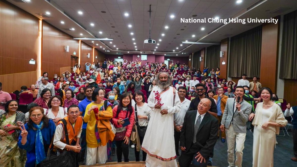 Gurudev's tweet photo. Inspired students and faculty from Tunghai University and National Chung Hsing University in Taichung, Taiwan to pay attention to the spiritual aspect of life. (2/2) https://t.co/a0X81OwilA