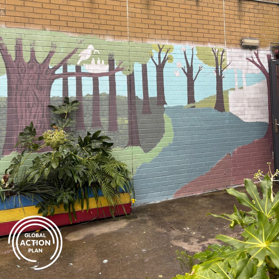 The mural that we are making with the students at Virgin Mary BNS in #Ballymun is coming on nicely!

#BetterBallymun #ballymunisbrilliant