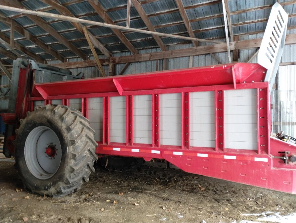 Anyone looking for a manure spreader?  Glenholme Jerseys Inc. auction sale starts April 1 at kevinbarkerauctions.com/index.php/futu…