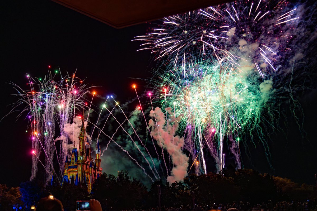 EPierceMedia's tweet photo. Cool shot from Tomorrowland Terrace last July. 
#disneyworld #disney #magickingdom https://t.co/evlnkZHeUL