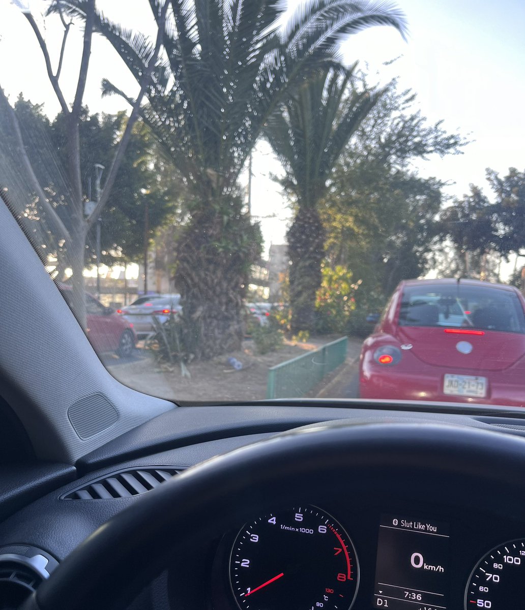 poshland97's tweet photo. @Trafico_ZMG urge un tránsito en Av Tuzania y periférico, todas las mañanas toman la calle en sentido contrario para incorporarse al periférico causando aún más embotellamiento!! https://t.co/JlxTdZFJFp