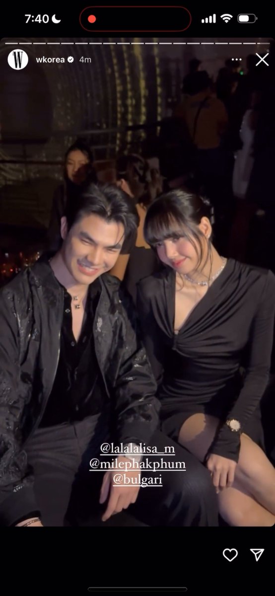 vousjay's tweet photo. จากนั่งวินไปดูคอนวันนั้น จนมาได้ถ่ายรูปด้วยกันในงาน คอมพลีทแทนพี่มายมาก พี่มายเป็นเมนลิซ่าด้วยยยย https://t.co/bHkCRzeSwu