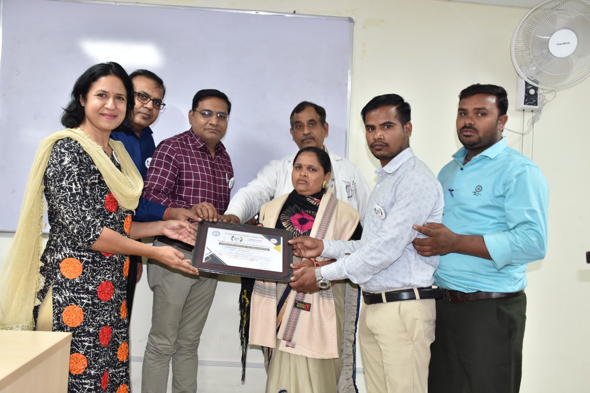 vinayrathoremd's tweet photo. World kidney day celebrations 2024 @aiims_rpr We take pride in Honoring Family Members of Deceased Donor. We salute their gesture to Humanity at the time of great family loss and Grief.
@NottoIndia @DghsIndia @PMOIndia @worldkidneyday
@ISNkidneycare @IndiaSoTx @cgsotto @isn_india https://t.co/oc6e8Uxs0D