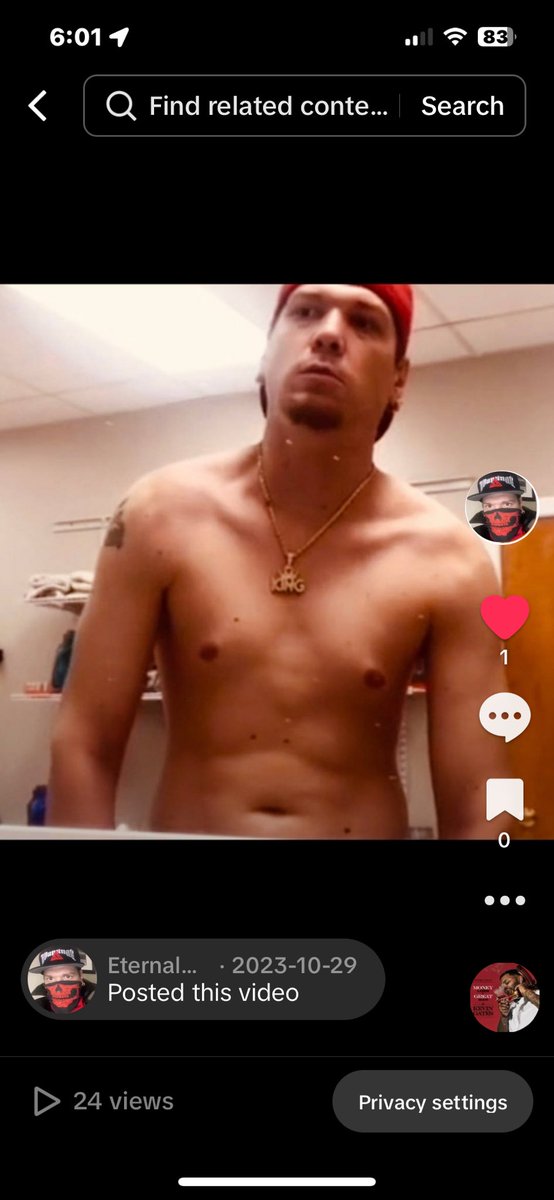 VarchChrist666's tweet photo. @JENNIWOWW I am the best of both worlds religion wise duck wise muscle wise I just gain legit muscle gains from flexing and growling releasing the testosterone in my body all at once cause instant massive gains of bulk muscle like I’m GOKU https://t.co/qnEuzdtKum