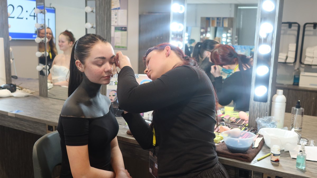 wiganleighcol's tweet photo. Competition is ramping up now at the @GmColleges Skills Competition. We are proud to be hosting the Hair & Beauty comp and what a buzz it is at our Leigh campus. Lots of talent on show! We look forward to seeing the results.
#Hairdressing #Beauty #Mediamakeup #Barbering #Nails https://t.co/8LNADO5l85
