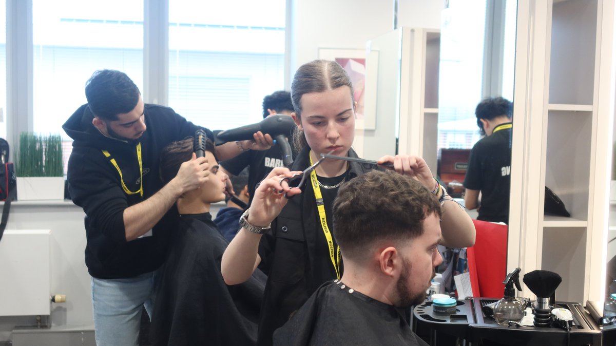 wiganleighcol's tweet photo. Competition is ramping up now at the @GmColleges Skills Competition. We are proud to be hosting the Hair & Beauty comp and what a buzz it is at our Leigh campus. Lots of talent on show! We look forward to seeing the results.
#Hairdressing #Beauty #Mediamakeup #Barbering #Nails https://t.co/8LNADO5l85