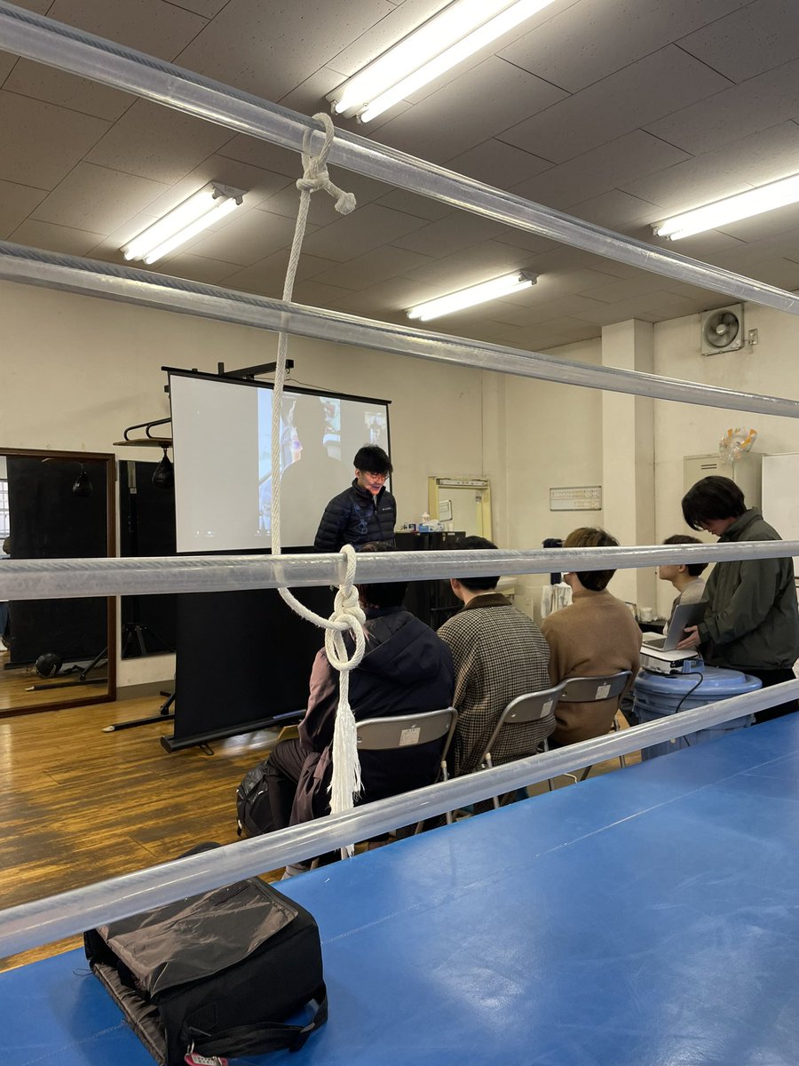 utboxing tweet picture