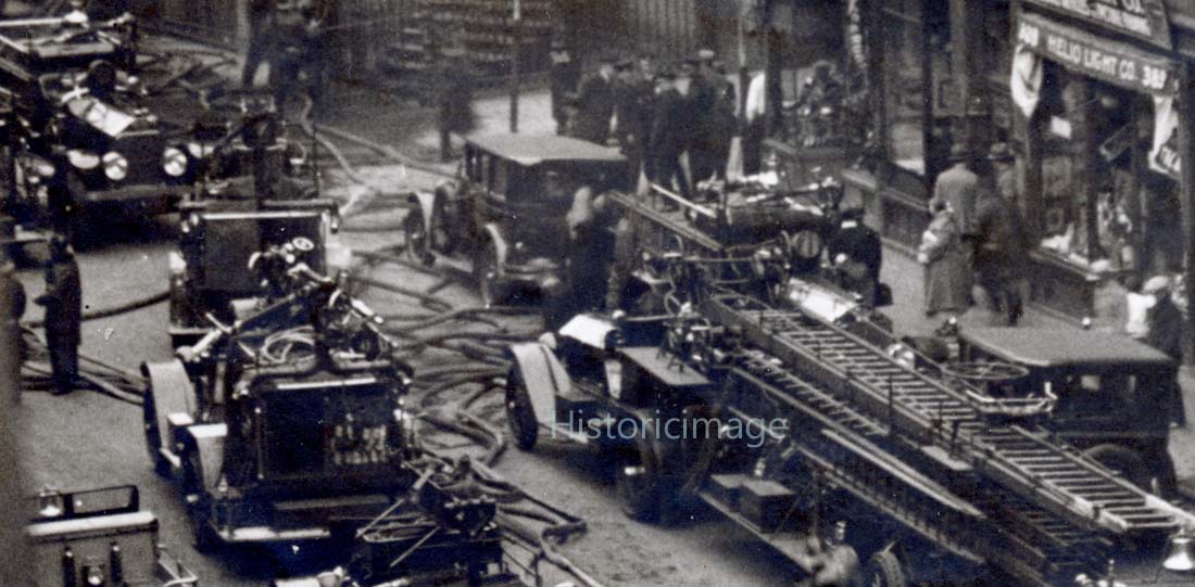 Historicimage's tweet photo. September, 1929 Boston Fire Department fights a fire in the North End of Boston. #historicimage https://t.co/VfyE2gX2IK