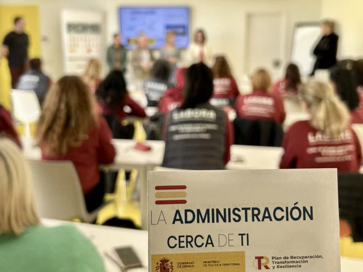 LabNucia tweet media