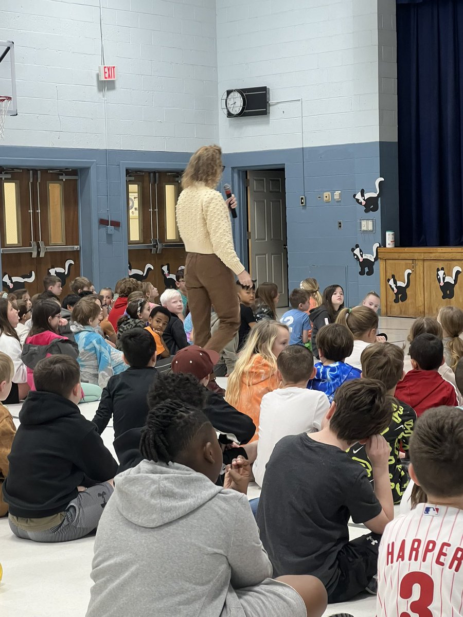 Bragging <a href="/180Brags/">#180brags</a> <a href="/HTWPSchoolsNJ/">Harrison Township Schools @HTS & PVS</a> @Our 1 School 1 Book Initiative 'A Boy Called Bat' celebrated today with an AMAZING visit from the author @ElanaKArnold 

#oneschoolonebook #aboycalledbat #elanakarnold #thankyouPalJoeys #thankyouPTA #thankyouMrsBeyrodt #exploregrowsoar