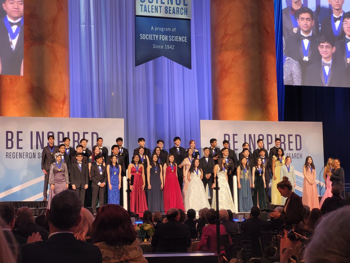 An evening full of hope and glamor. #RegeneronSTS Congratulations to the brilliant high school scientists. Stay curious! 
#einsteinfellows23 @AEF_Program