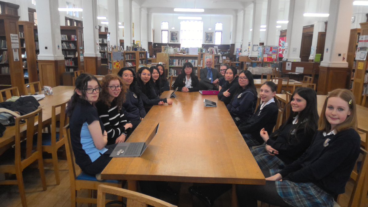We were discussing Time today at the Young Academic Platform, for @scienceweekuk, from the perspective of  science &amp; the arts which provoked some lively discussions about teenage body-clock, atomic clocks &amp; cubism #BSW2024 @MalvernStJames #BritishScienceWeek