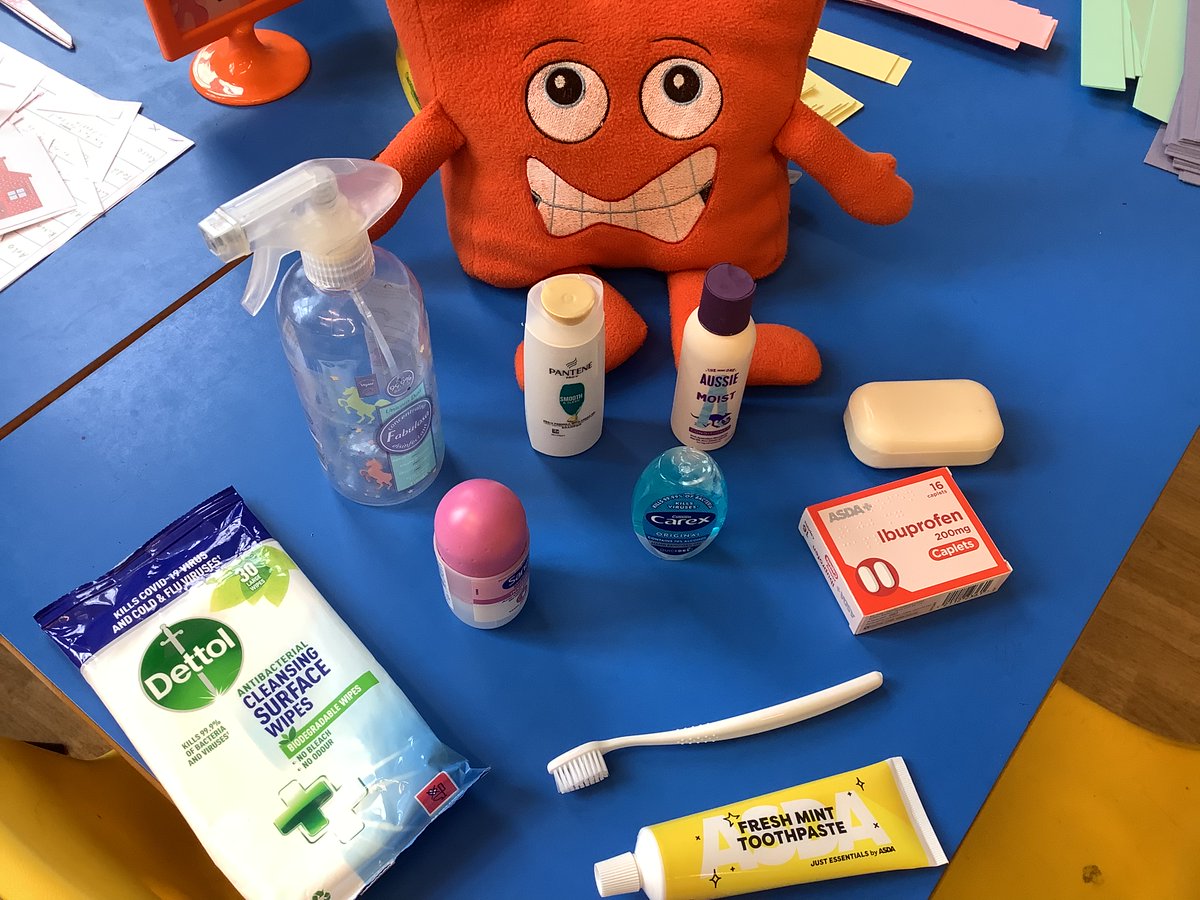 MPPS_Wirral's tweet image. How do you stay healthy? 

Year 1 have been learning how to keep ourselves and others clean and healthy in their Jigsaw lesson this afternoon! 

We are even creating posters to help inform others! Do you know why we wash our hands with soap?

#MPPSPSHE #HealthyMe