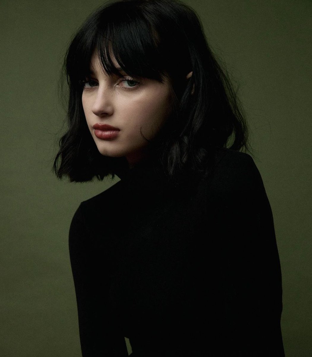 It’s just giving such Slytherin Yearbook Picture vibes 🫢