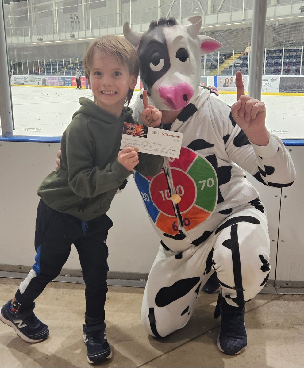 Brantford Bandits (@bandithockey) on Twitter photo Thank-you to the Brantford Redsoxs who helped us out with game day last night. Lets also not forget about the winner of hit strodie the cow. Hunter, who had a spectacular throw! ❤️❤️❤️
#rollbandits
<a href="/StrodesBBQ/">Brian Witteveen</a>
#Iblredsox Thank-you to the Brantford Redsoxs who helped us out with game day last night. Lets also not forget about the winner of hit strodie the cow. Hunter, who had a spectacular throw! ❤️❤️❤️
#rollbandits
<a href="/StrodesBBQ/">Brian Witteveen</a>
#Iblredsox