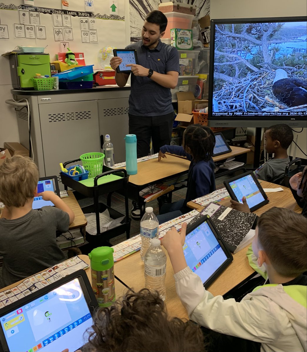 MsBTRT's tweet photo. Library in the classroom?  No problem.  Sounds like an opportunity for our sub Librarian, Mr. Sansalone, to code with Ss at @PPS_CPI.  @jennthomas75 @PortsVASchools #PPSshines #ppstrt https://t.co/CADkyXc83B