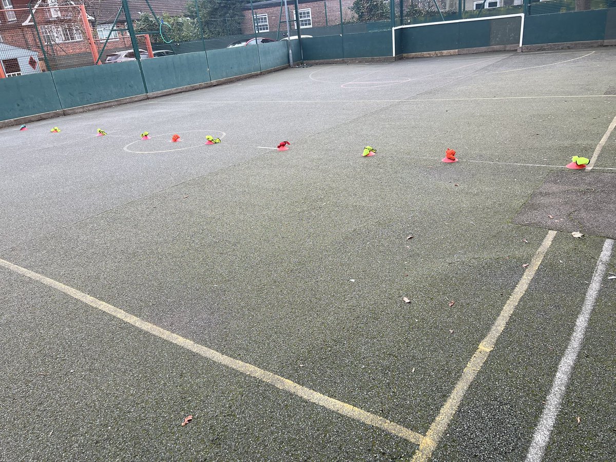 MM_AaronC's tweet photo. Sometimes when you don’t have all the equipment you need, adapting can be hard but not today. Since I’ve been at @Moving_Matters I’ve learned that a great substitute in dodgeball is bibs! 

Something so simple but I’ve never thought of myself. The pupils at St Mary’s loved it! https://t.co/8uhveCNCIY