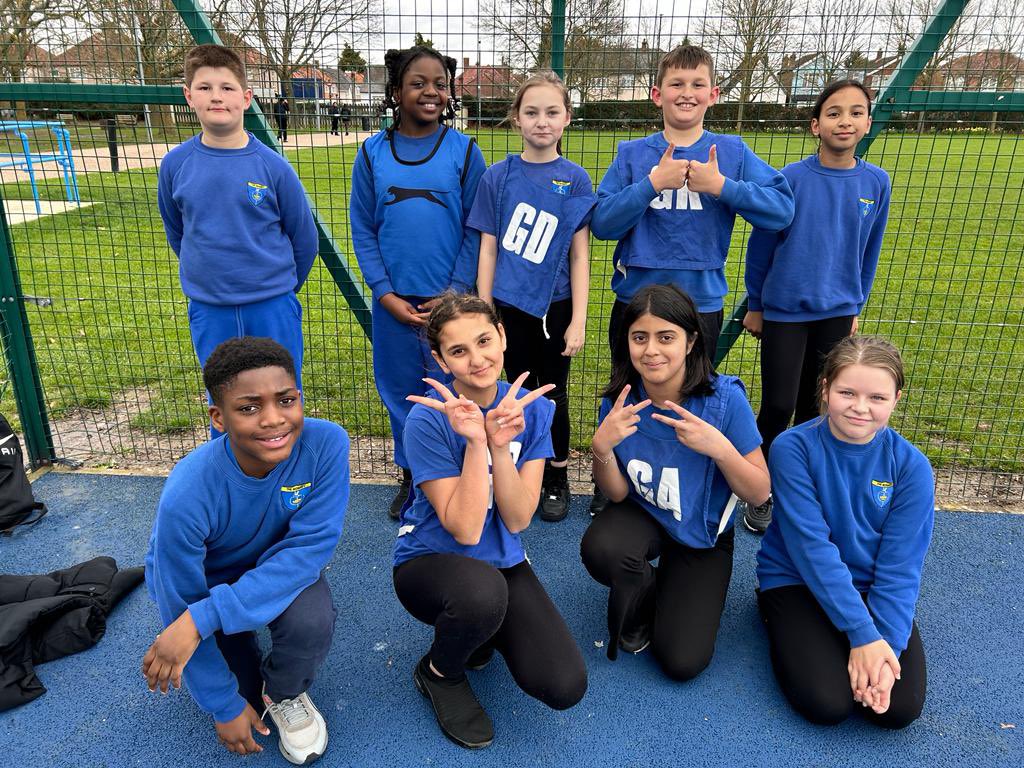 RosaryPrimary's tweet image. Children played tremendously well throughout the Netball Festival at Heathlands School. What a fun event!!
#netballcompetition 
#netballtraining 
#netballteam 🏐