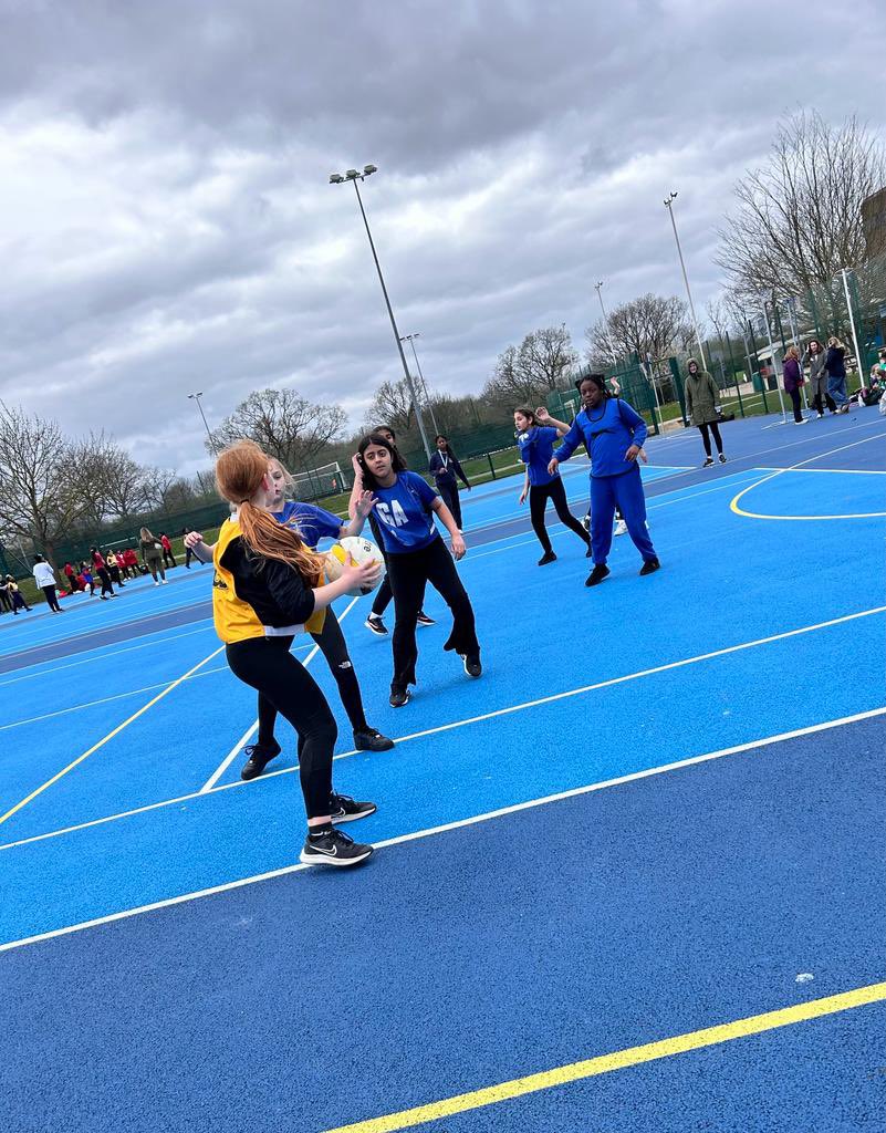 RosaryPrimary's tweet image. Children played tremendously well throughout the Netball Festival at Heathlands School. What a fun event!!
#netballcompetition 
#netballtraining 
#netballteam 🏐